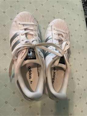adidas White Sneakers with Silver Stripes - Classic Shell Toe